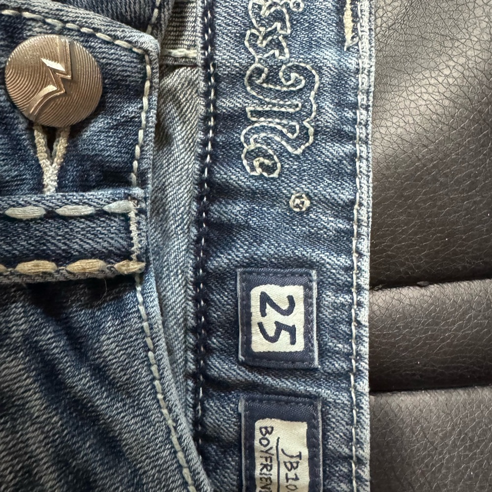 Miss Me Distressed Boyfriend Thick Stitch Embellished Cropped Jeans in Med 21 - Picture 6 of 8